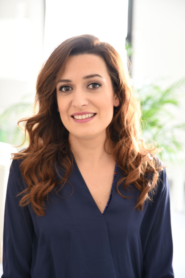 Vinciane Pey praticienne en hypnose régressive à Lyon en consultation